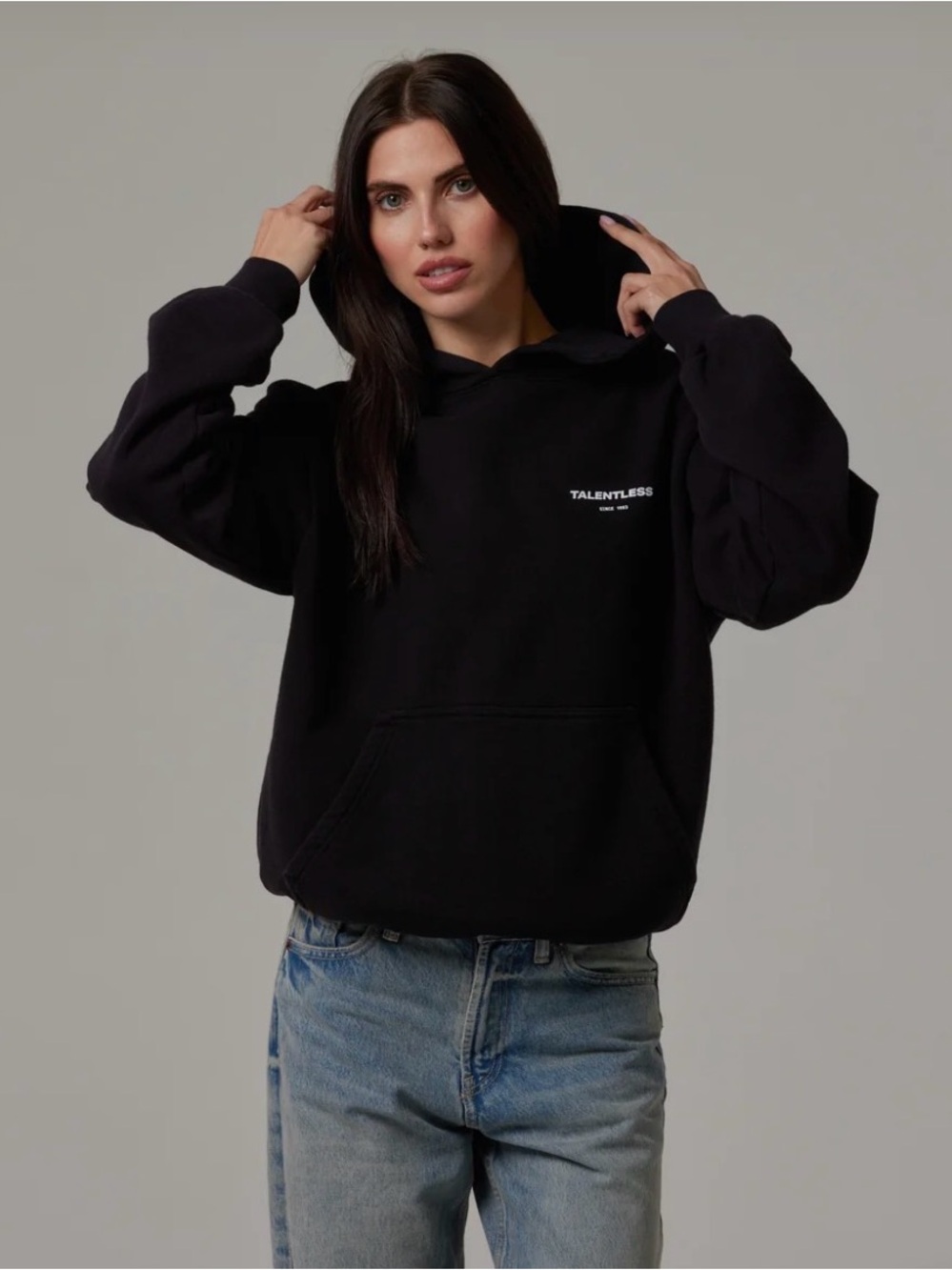 TALENTLESS WOMENS CIRCLE LOGO HOODIE | PITCH BLACK